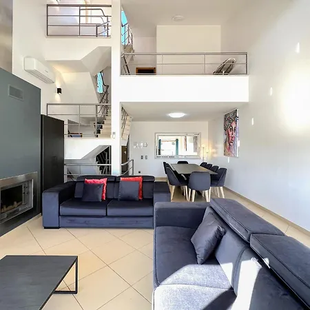 ヴィラ Fantastic Villa, Private Pool, Bbq, Ac And Wi-fi クアルテイラ