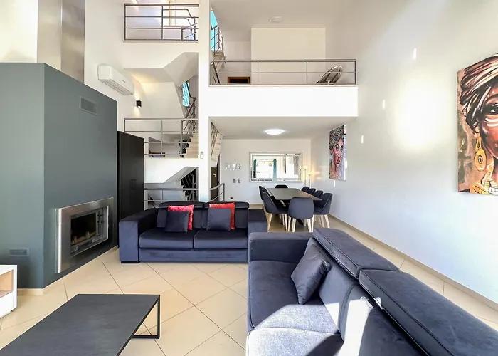 빌라 Fantastic Villa, Private Pool, Bbq, Ac And Wi-fi 쿼테이라